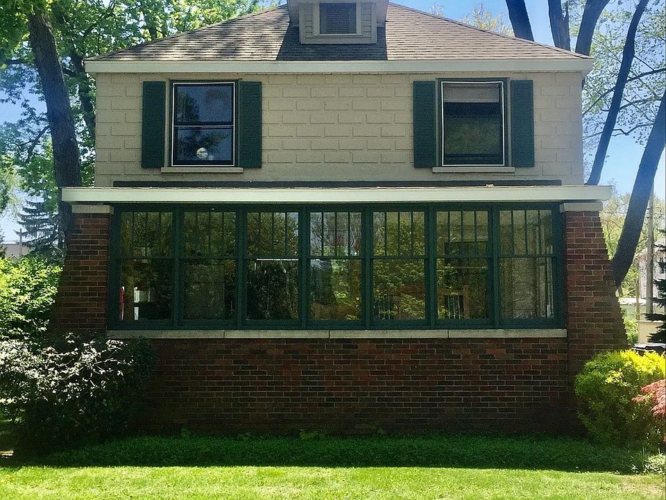1st image of 272 E 15th St