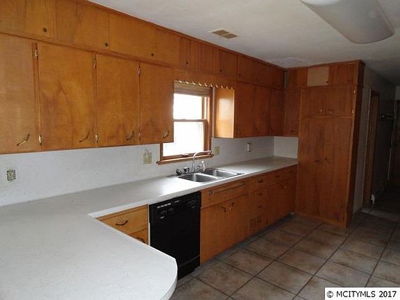 5th image of 627 1st St N