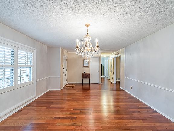 4th image of 2602 Hemlock Dr