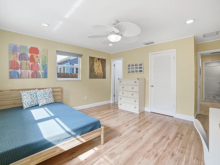 721 N Lakeside Dr — Photo 30