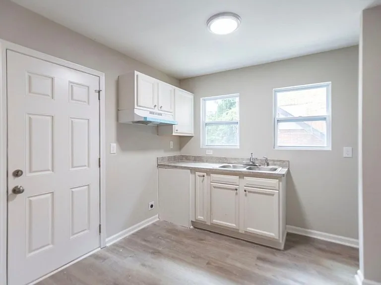 199 Troy St NW — Photo 3