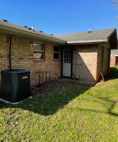 5790 Louise Ln — Photo 7