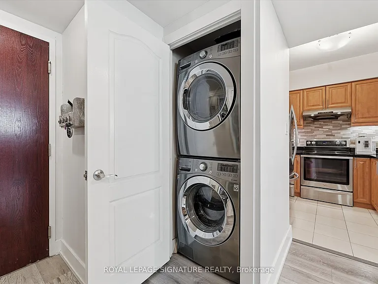 263 Wellington St W #301 — Photo 19