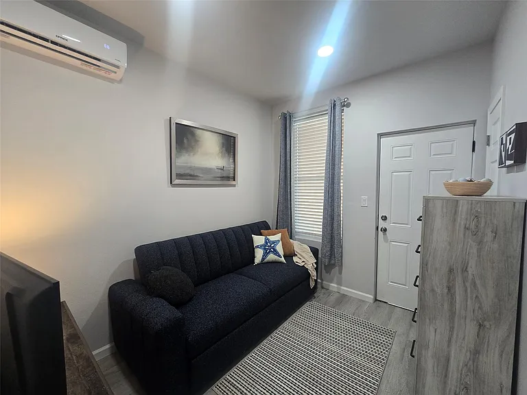 805 Avenue K #D — Photo 4