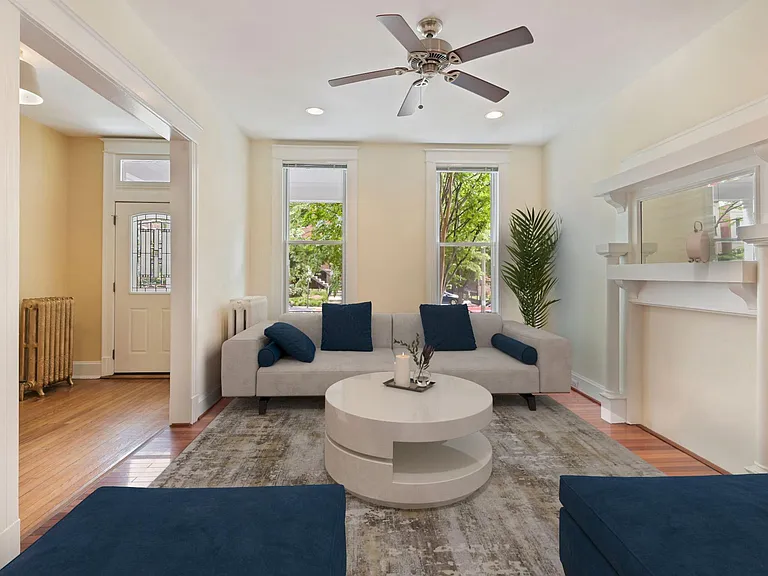 Large living room - lots of light
