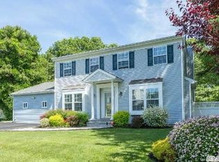 64 Chardonnay Dr, Coram, NY 11727