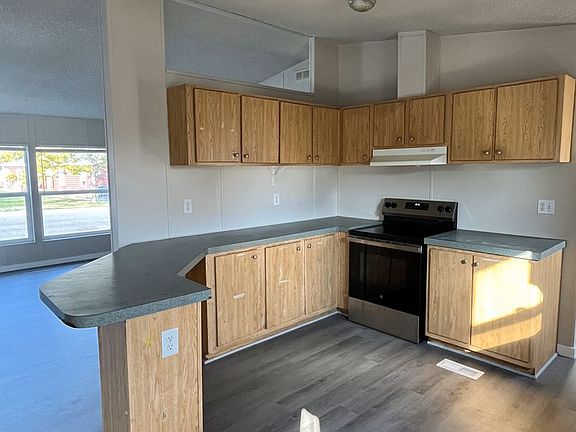 3rd image of 2739 Donna Ave