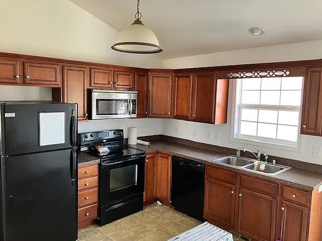 3 bed, 1398 sqft, $1,675 — Photo 4