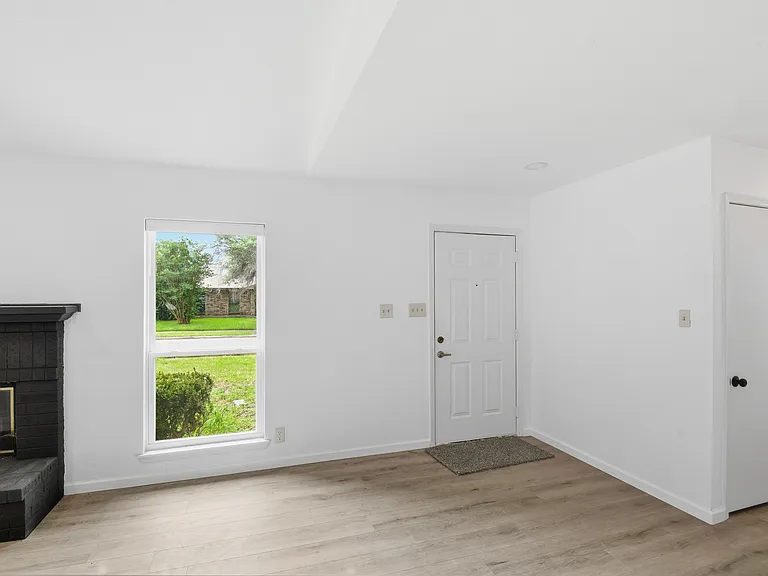 9305 Shipman St — Photo 4