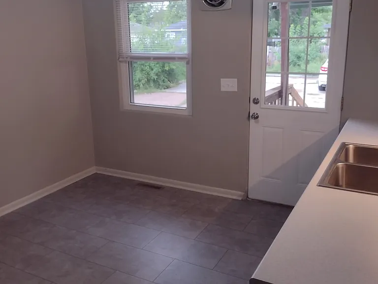 1914-1916 Hopkins Ave #1 — Photo 2