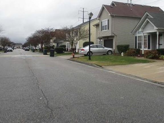4th image of 2205 Holly Berry Ln