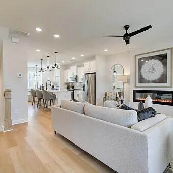 3330 Cranston Ln