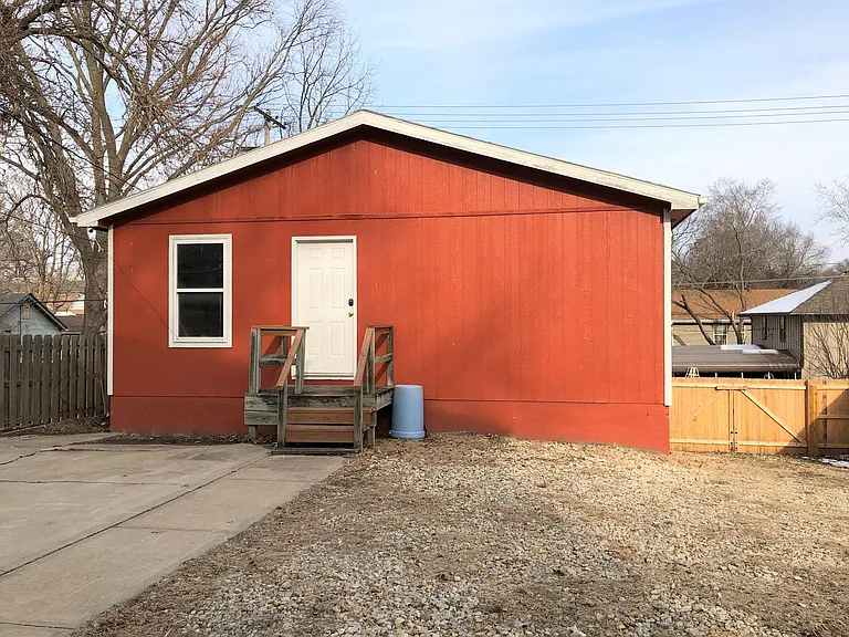2 story, detached 2-Car Garage