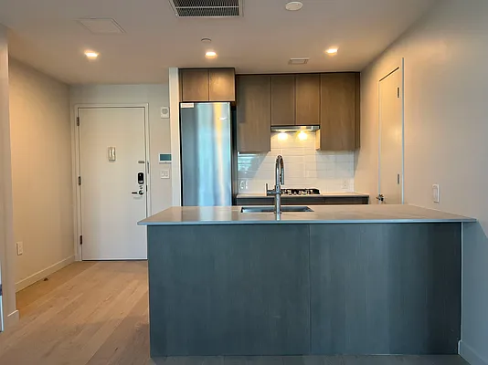 Rented by E Realty International Corp | media 1