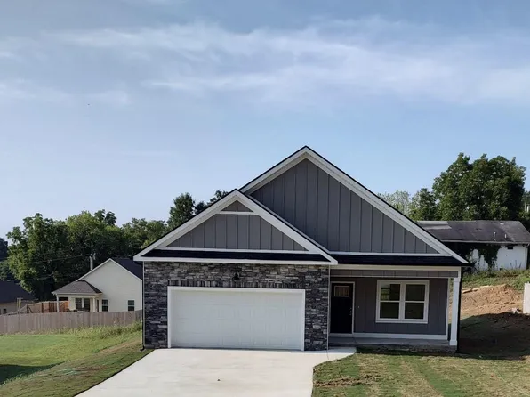 79 6th St, Rossville, GA 30741