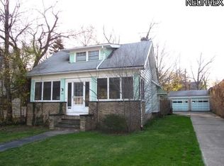 983 Oxford Rd, Cleveland Heights, OH 44121