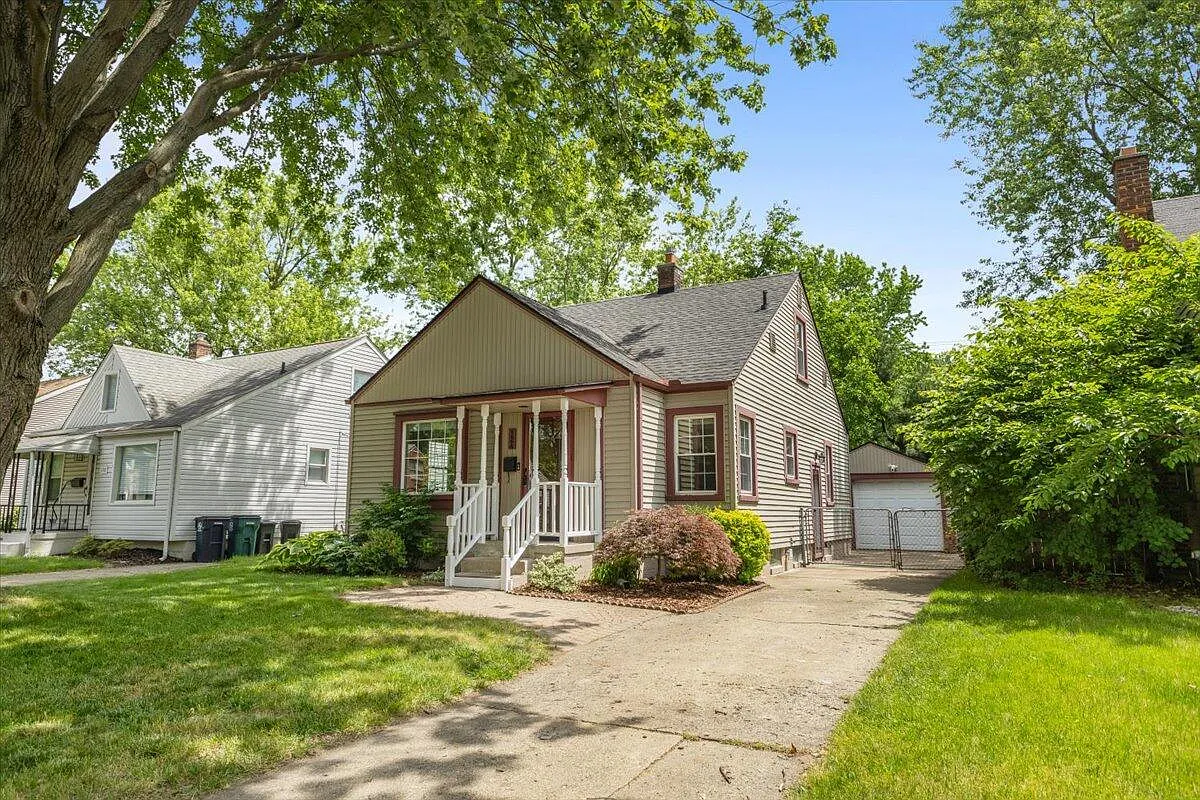 124 N Rembrandt Ave photo 1