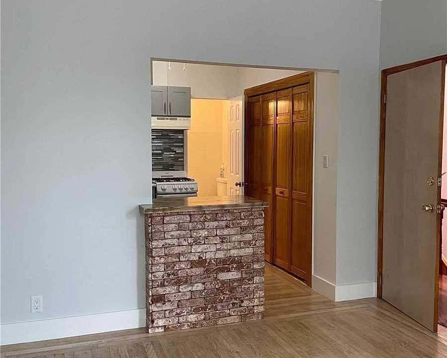 2nd image of 20-23 Linden St #2