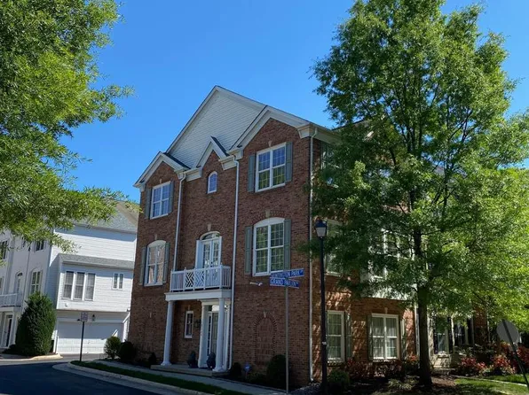 5989 Grand Pavilion Way, Alexandria, VA 22303