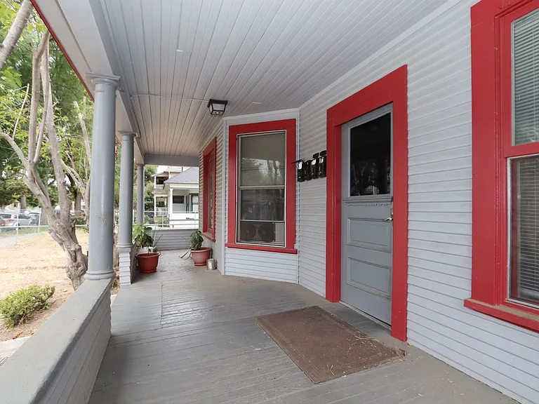 3907 Chestnut St — Photo 4