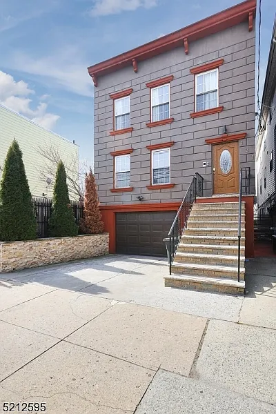 3 bed, 2.0 bath, 1135 sqft, $2,750 — Photo 2