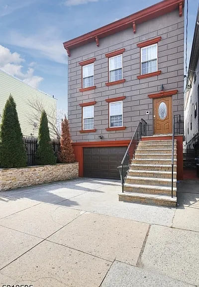 131 Armstrong Ave — Photo 2