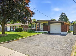 9 Bishopsgate Ave, Hamilton, ON L8V 3K3