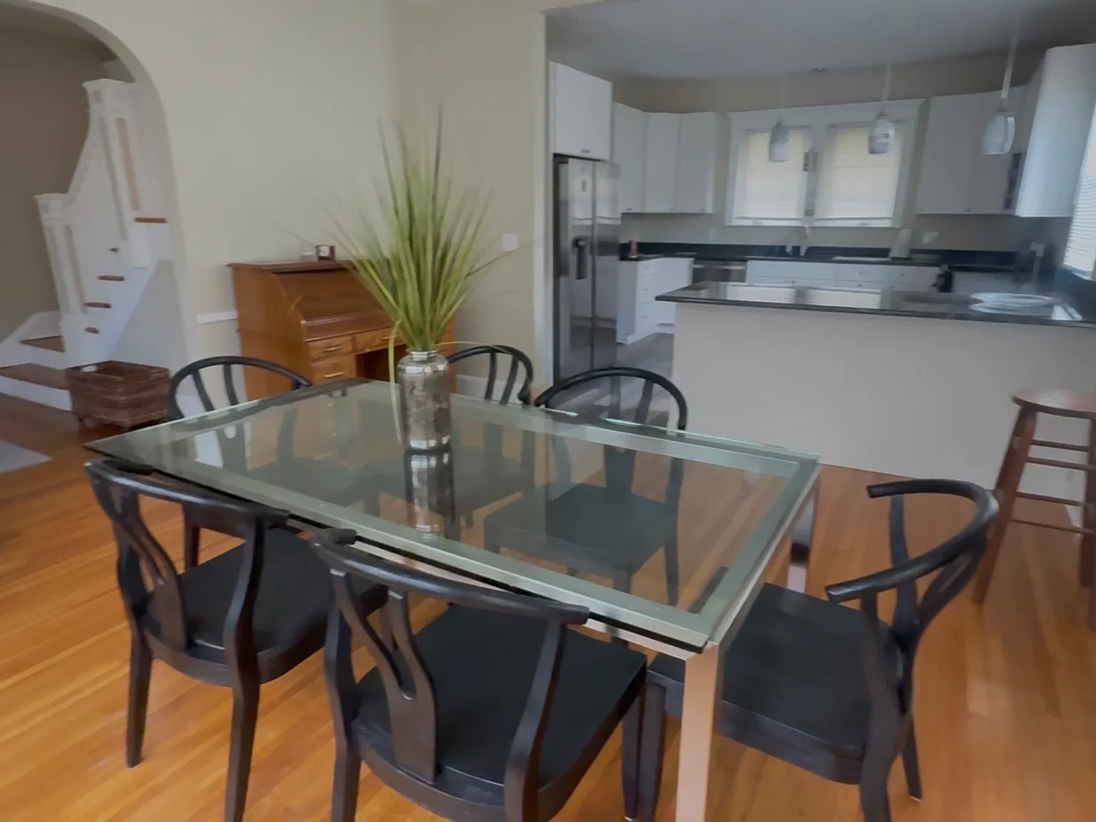4 bed, 2500 sqft, $11,000 — Photo 4