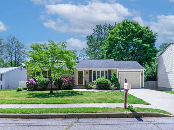 59 Carrs Ln, Warwick, RI 02886