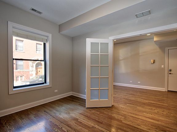 3rd image of 3175 N Hudson Ave APT 3B