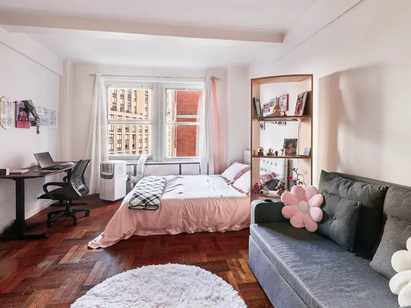 433 West 34th Street image 1 of 11