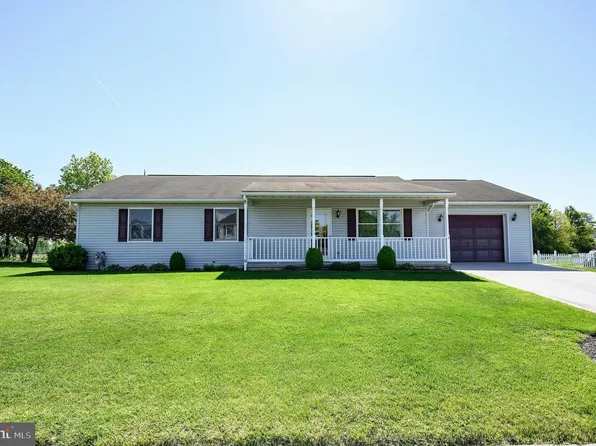 3 Chinkapin Dr, New Oxford, PA 17350