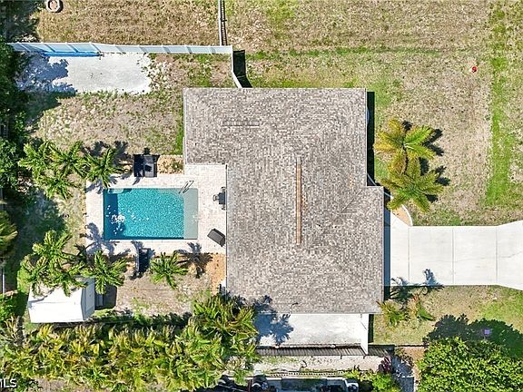 5th image of 808 SW 14th Pl