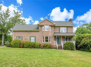 4913 Folkstone Ct, Pfafftown, NC 27040