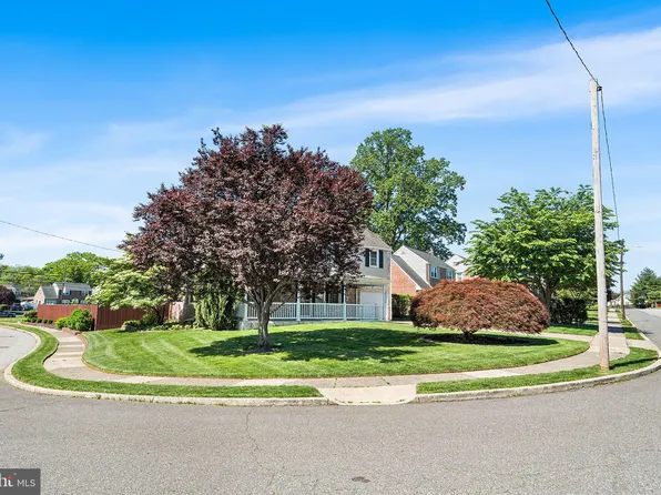2400 Georgian Ln, Broomall, PA 19008