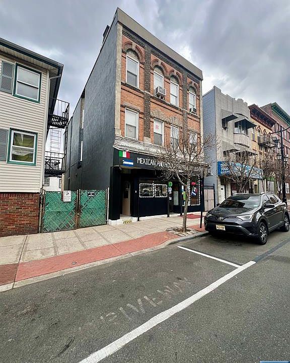 1st image of 1505 Summit Ave