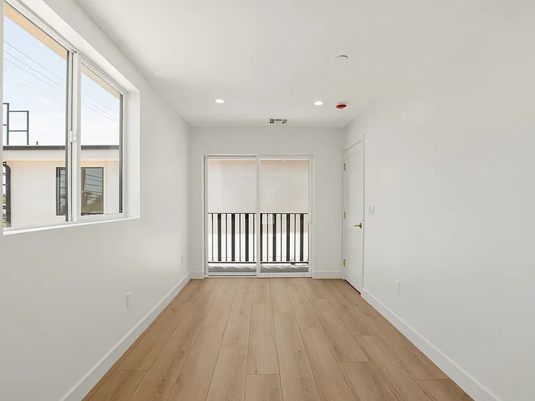11506 Valjean Ave — Photo 10