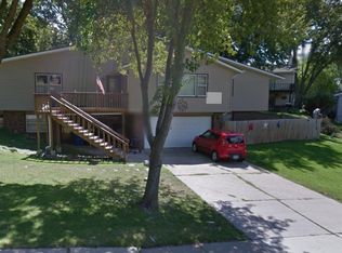 3615 Horseshoe Dr, Clinton, IA 52732