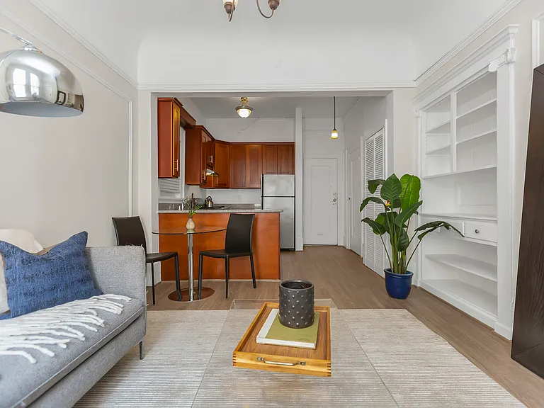 1560 Sacramento St — Photo 13
