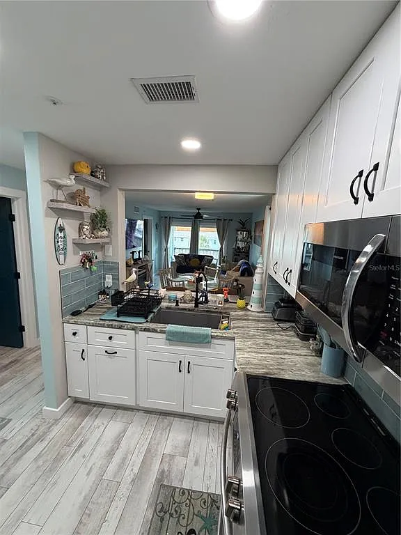 2 bed, 1.5 bath, 740 sqft, $2,100 — Photo 3