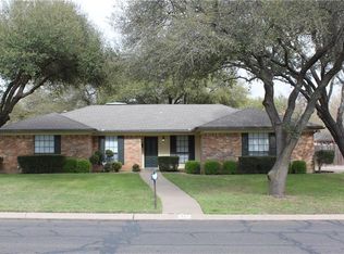 827 S Ridgeway Dr, Cleburne, TX 76033