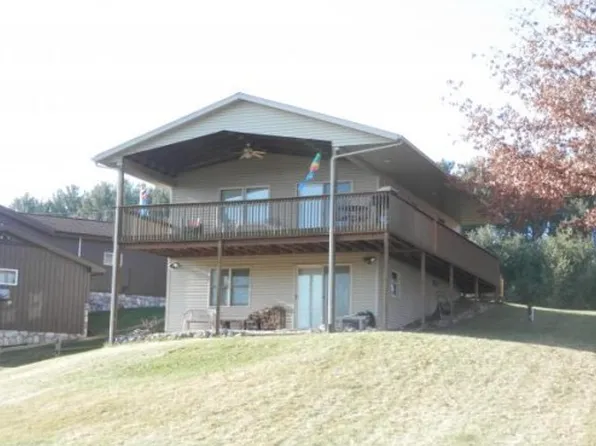 N5070 Pine Crest Dr, Manawa, WI 54949