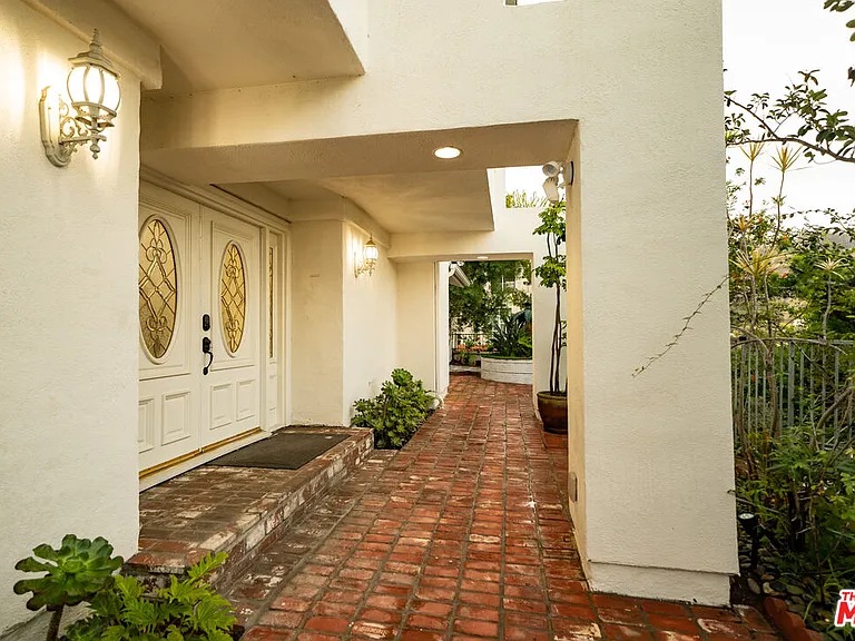 2461 Jupiter Dr — Photo 7