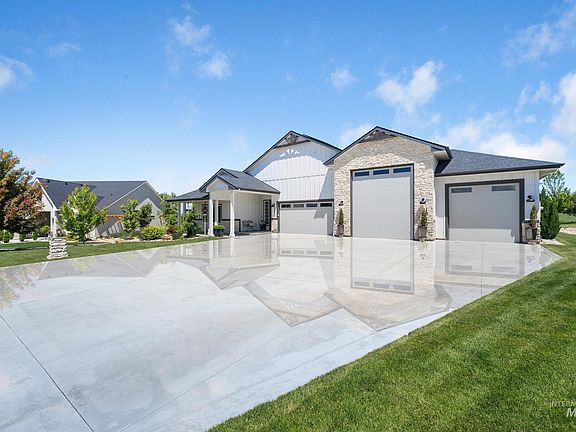 5th image of 22636 Aura Vista Way
