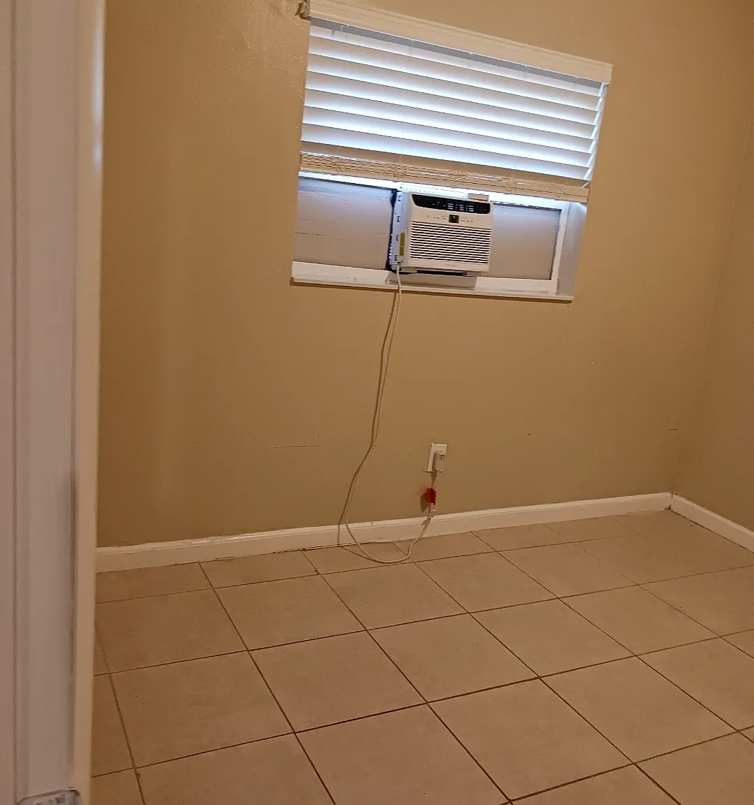 2 bed, 700 sqft, $1,600 — Photo 1