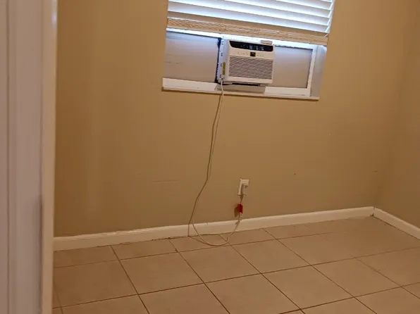 2721 NW 1st St, Pompano Beach, FL 33069
