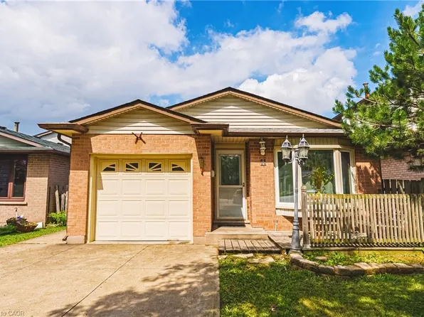 11 Drakes Dr, Hamilton, ON L8E 4G4