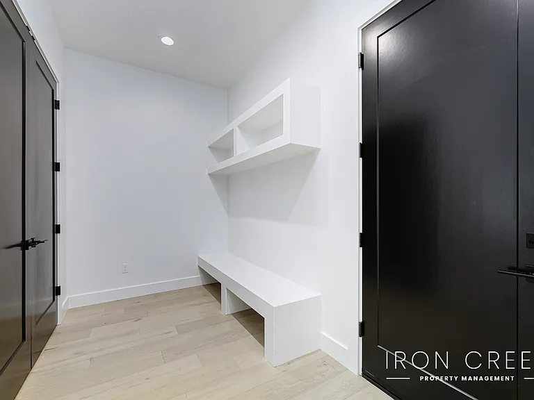 2285 S Aburge Ave — Photo 20
