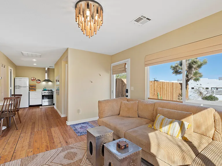 Desert Air Rd — Photo 25