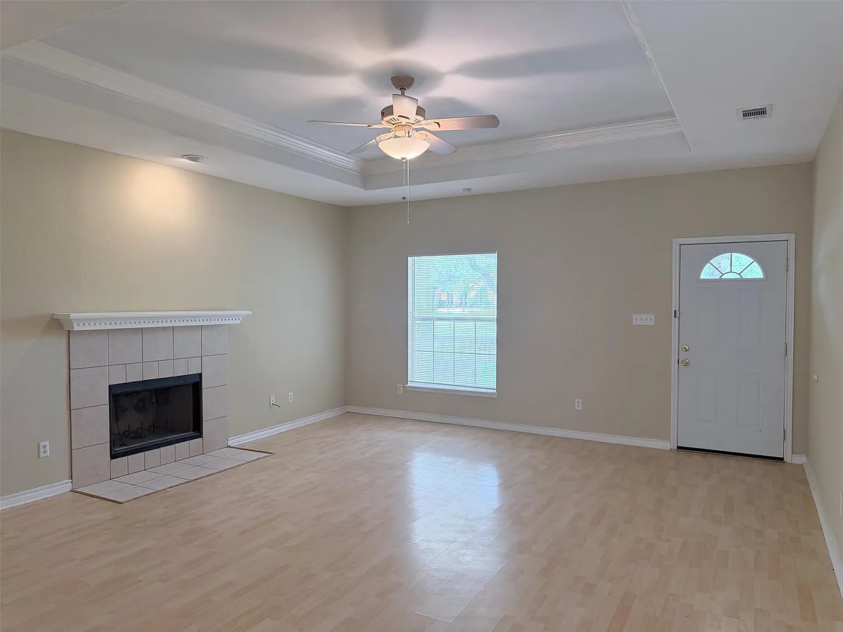 Building Photo - 187 Creekwood Trl